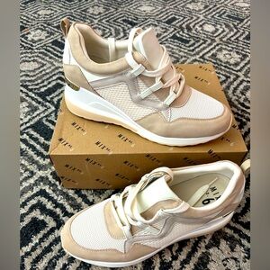 size 10 woman’s wedge top sneakers